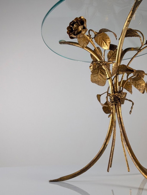 Mid-Century vergoldeter Metall Blumen Rosen Beistelltisch 1970er – Beistelltische, Glass (photo 8 of 18)