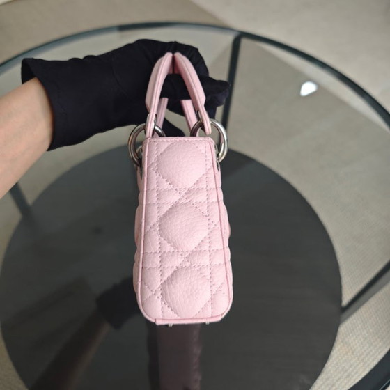 Image 1 of Dior Lady Micro - Cannage Caviar Rosa Chiaro Dettagli Rosa Cinturino Regolabile