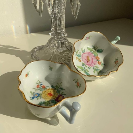 Image 1 of Coppia di antichi piatti giapponesi in porcellana Kutani a forma di foglia – Era Meiji/Taisho – Dipinti a mano e dorati