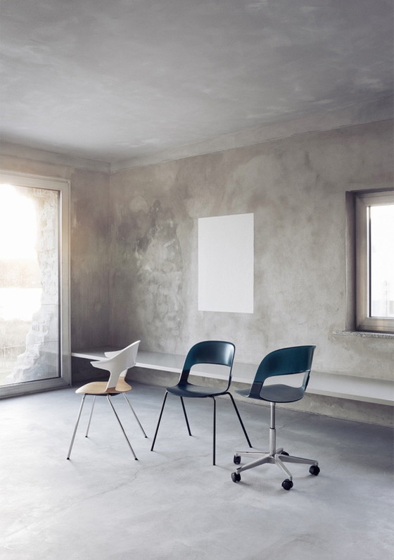 Fritz Hansen BH25 Pair Chair de Benjamin Hubert, Negro, Sillas de oficina, Aluminio, Plástico (foto 10 de 10)