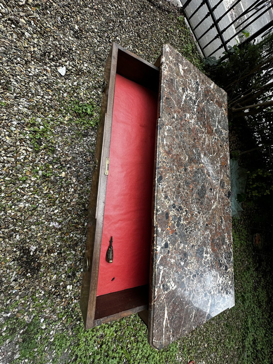 Image 1 of Commode uit de overgangsperiode tussen de Lodewijk XV- en Lodewijk XVI-periode in de 19e eeuw.