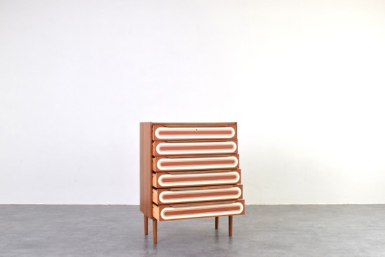 Cómoda de teca pintada a mano con estilo Op Art de mediados de siglo, década de 1960. – Wood (photo 4 of 17)
