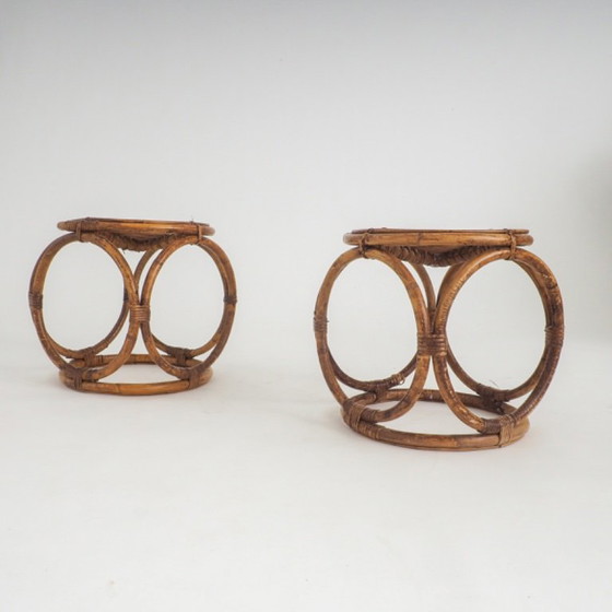 Coppia di sgabelli/tavolini vintage in rattan realizzati a mano (photo 4 of 12)