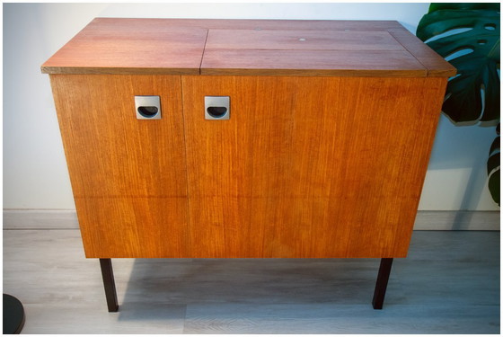 Image 1 of Modernistisches Sideboard/Schreibtisch 60er Jahre, Teakholz