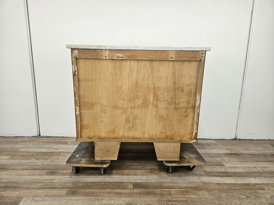 Image 1 of Mahagoni-Maser-Frisierkommode mit weißer Marmorplatte