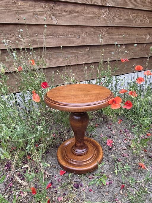 Eleganter Vintage-Beistelltisch aus Massivholz
