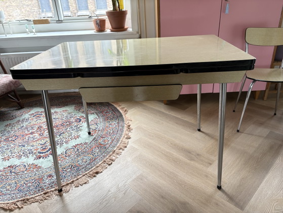 Image 1 of Vintage formica eettafel (uitschuifbaar) met 4 stoelen
