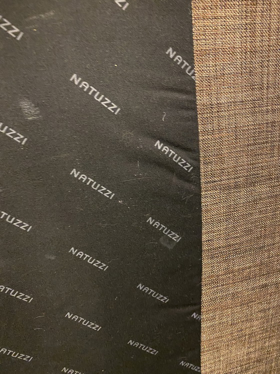 Image 1 of Canapé d'angle modulable Natuzzi 5 éléments et repose-pieds avec plateau en verre