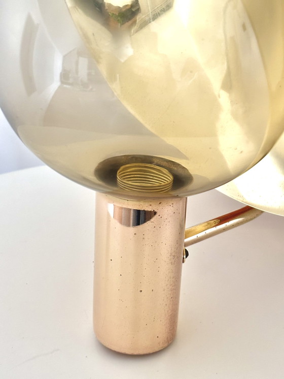 Image 1 of Lampada da parete Hans-Agne Jakobsson V-180 — vetro fumé e ottone (Svezia, anni '60)