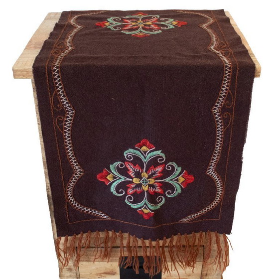 Image 1 of Chemin de table vintage scandinave en laine : tapisserie brodée à la main, art populaire