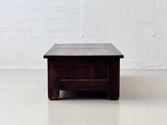 Massieve salontafel in koloniale stijl met 2 lades – Wood (photo 12 of 15)