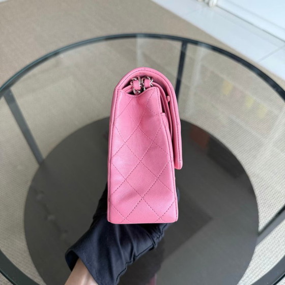 Image 1 of Chanel Classic Flap Medium - 25 cm gewatteerd lamsleer lichtroze zilverkleurige hardware Serie 18
