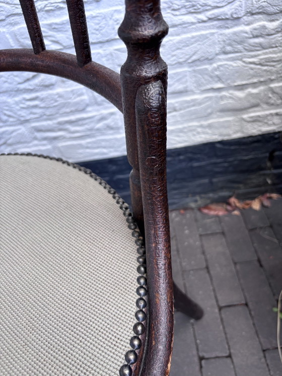 Original antiker Thonet-Stuhl (Wien/Österreich) – um 1900. Wunderschönes Schellack-Craquelé – Beistellstühle (photo 5 of 14)