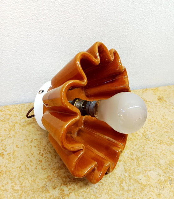 Image 1 of Applique moule à gâteaux ancien en poterie 