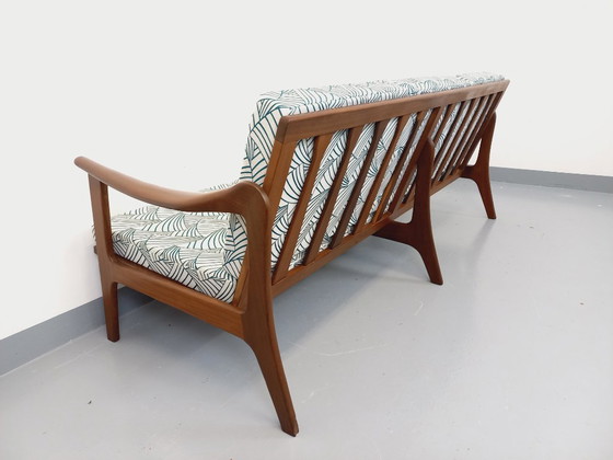 Image 1 of Arne Wahl Iversen voor Komfort 3-zits Scandinavische vintage bank in teak en stof uit de jaren 60