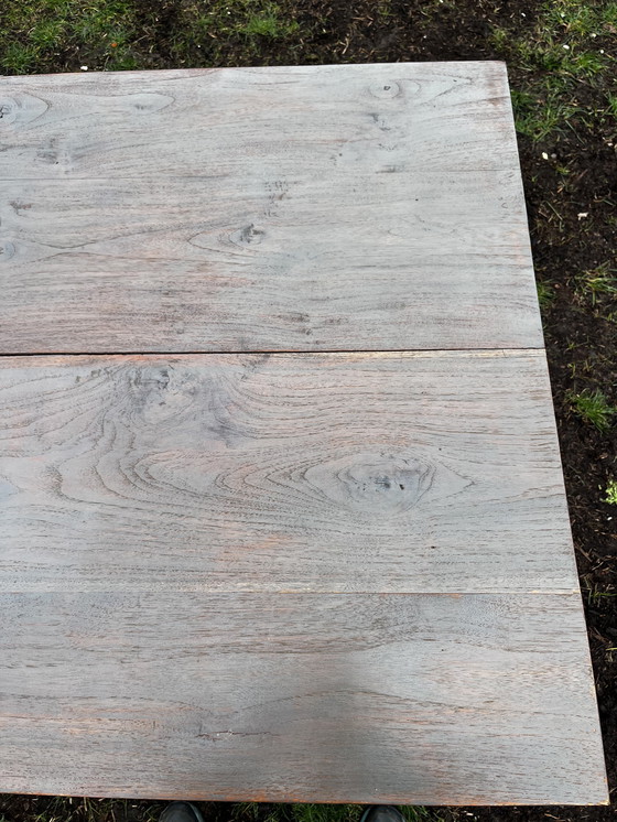 Image 1 of Massieve eettafel teakhout, voor de eetkamer of als tuintafel.