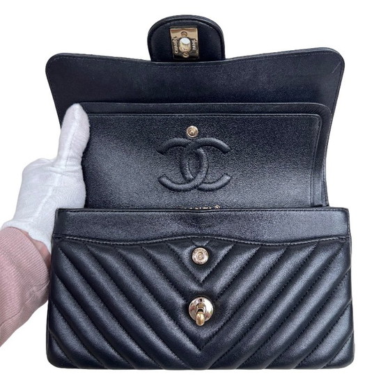Chanel Classic Flap Small – Crossbody bags, Lambskin (photo 11 of 28)