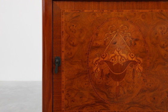 Image 1 of Paar französische Art-Deco-Nachttische mit Intarsien und Marmorplatten, 1940er Jahre