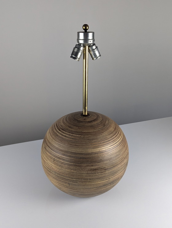 Image 1 of Pareja de grandes lámparas de sobremesa en madera laminada y latón, años 60