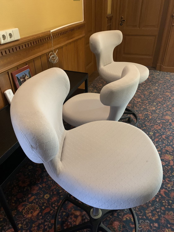 Image 1 of 4x Vitra Pivot Barhocker, hellgrau