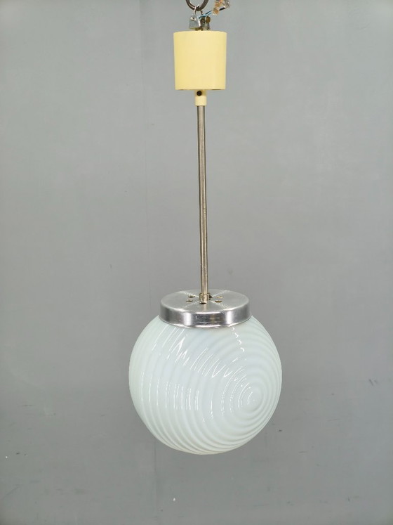Image 1 of Suspension en verre opalin côtelé tchécoslovaque, années 1970