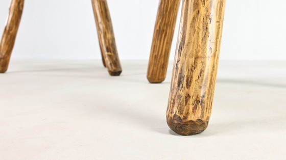 Image 1 of Paar primitive Dreibein-Tische. Frankreich, ca. 1940.