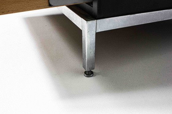 Image 1 of Directiedressoir van F. Knoll.