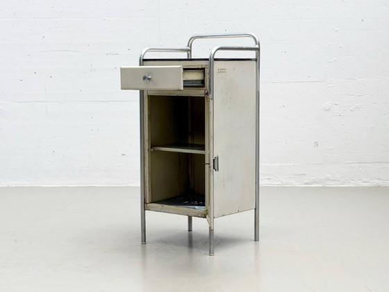 Image 1 of Nachttisch mit Bauhaus-Einfluss von A. Farina, Lissone Italien, 1930er Jahren