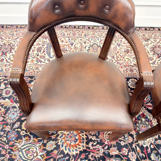 Juego de sillas de oficina Chesterfield inglesas – Sillones, Leather, Wood (photo 6 of 9)