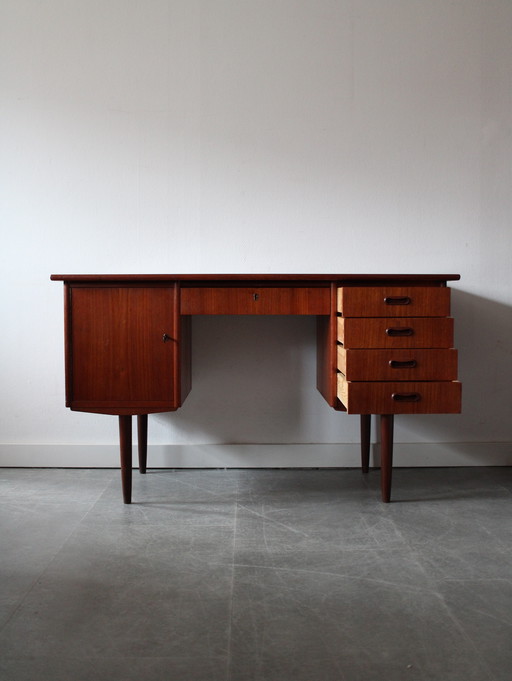 Scrivania danese vintage in teak