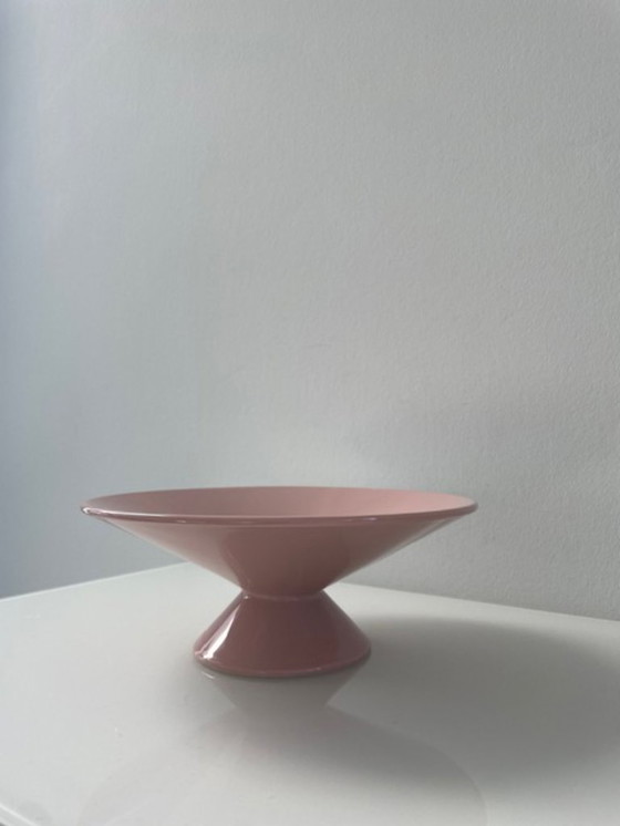 Image 1 of Cuenco moderno de cerámica rosa pastel con pie de 25 cm