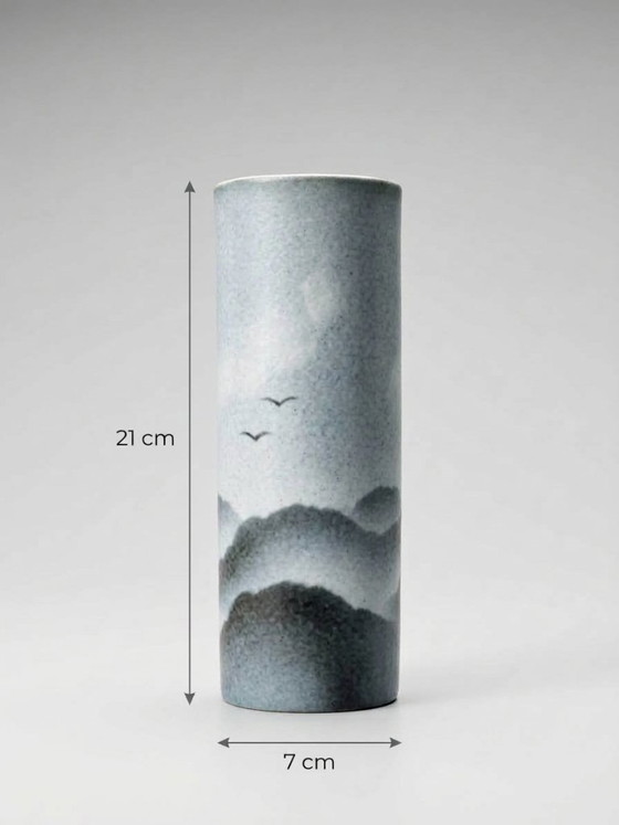Virebent Cylindrical Porcelain Vase – Blue-Grey Landscape – 21 cm (photo 7 of 7)