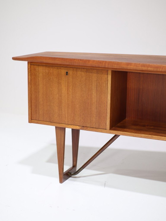 Image 1 of Freistehender Schreibtisch „Boomerang“ von Peter Løvig Nilsen