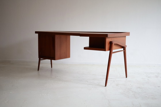 Image 1 of Escritorio danés de mediados de siglo (bajo)