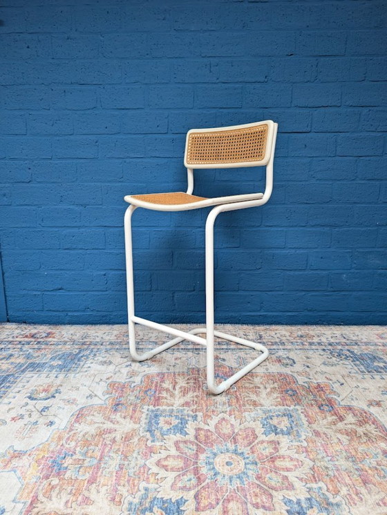 Set of 3 barstools with white metal frame and rattan, Vintage (photo 3 of 15)