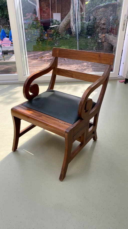 Japandi bibliotheekstoel