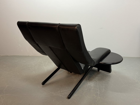 Image 1 of Italian Mid-Century Design 'Kilkis' Black Leather Lounge Chair with Integrated Small Sidetable, Designed by Ammaniti & Vitello 