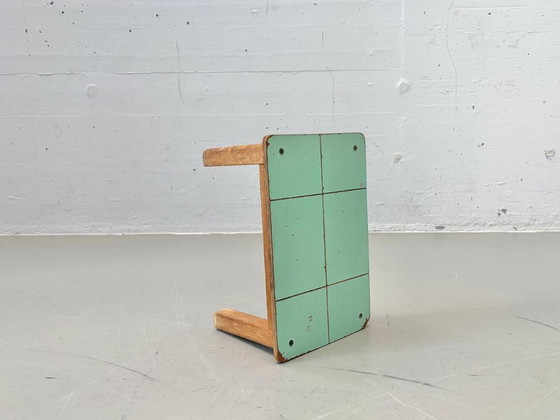 Image 1 of Vintage houten kruk met Formica blad, jaren 50