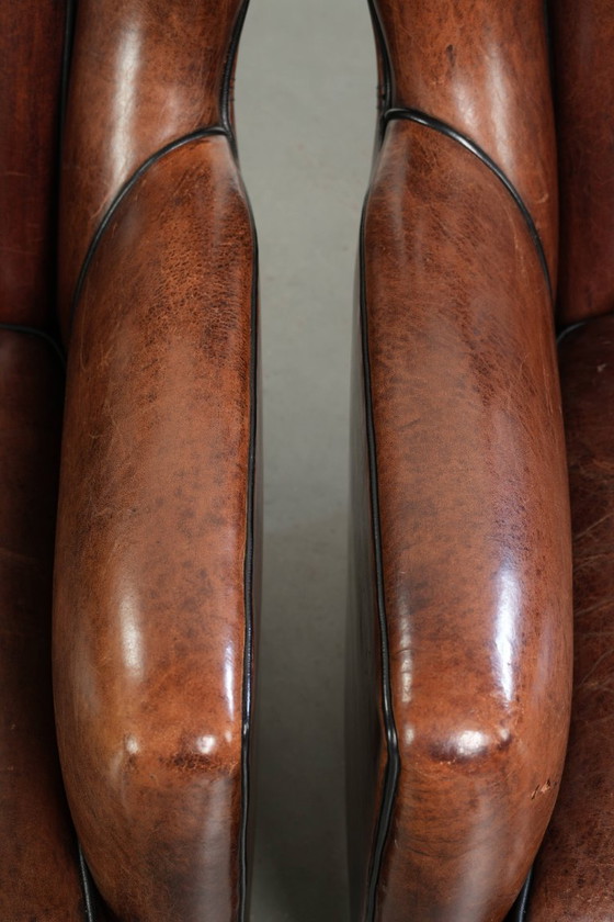 2 fauteuils en peau de mouton au design unique, avec passepoil noir et couleurs profondes. – Leather (photo 8 of 20)