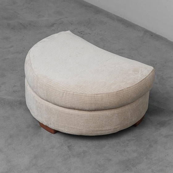 Image 1 of POUF A MEZZALUNA IN TESSUTO CHIARO ANNI ’70 VINTAGE MODERNARIATO