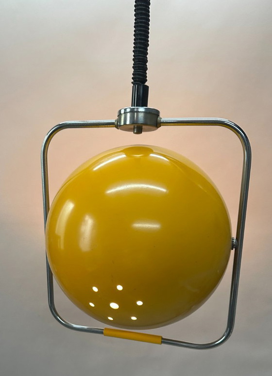 Image 1 of GEPO Space Age eyeball hanglamp – geel, jaren ’60