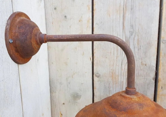 French Rusty Barn Lamp applique murale, Appliques murales, Métal, Céramique, Marron, Industrieel (photo 3 sur 7)