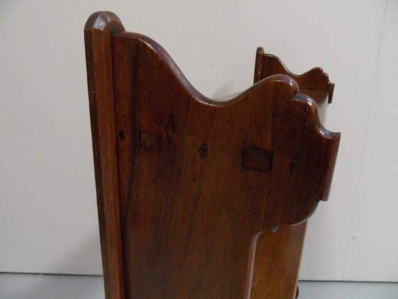 Image 1 of Antiek notenhouten hangrek