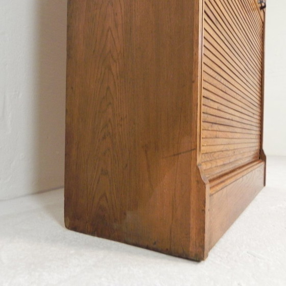 Image 1 of Cassonetto per tapparella alto 229 cm con due ante una sopra l'altra, anni '30