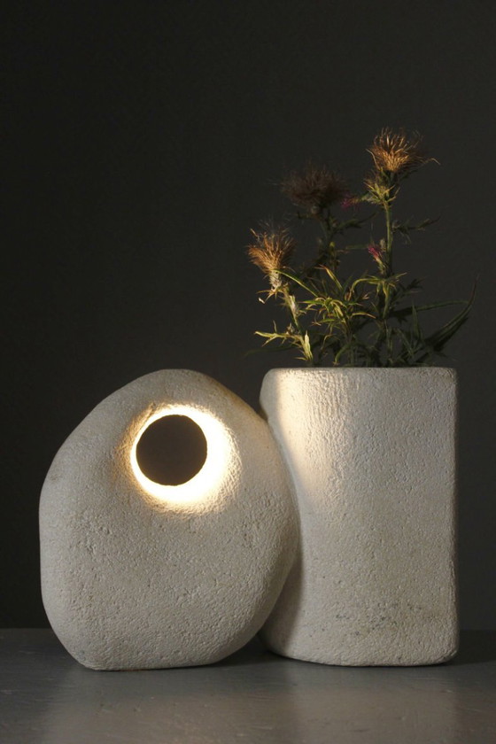 Sculptural vase lamp in carved Gard stone 1970s design Albert Tormos – Table lamps, Mid Century Modern (photo 3 of 12)