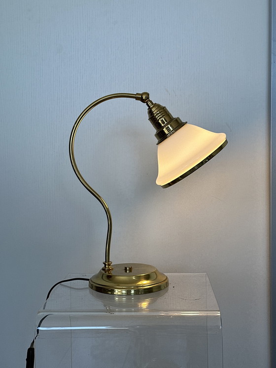 Image 1 of Lampada da tavolo curva design vintage in ottone anni &#39;80