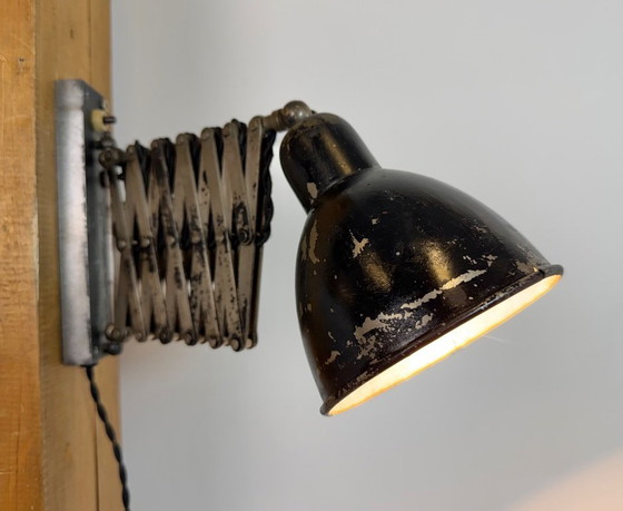 Image 1 of Industriële zwarte schaarwandlamp, jaren 1950