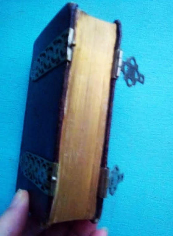 Image 1 of 19e-eeuws Romeins parochiemissaal