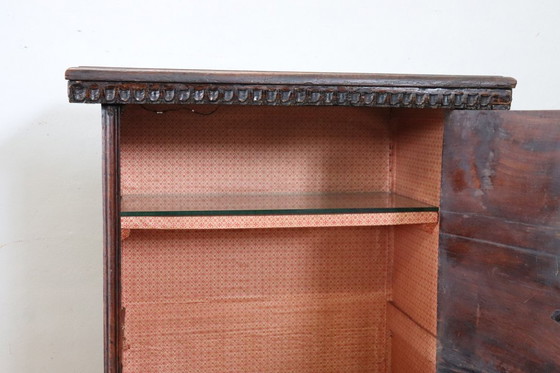 Image 1 of Table de nuit ancienne en noyer, Italie Toscane Début du 18ème siècle