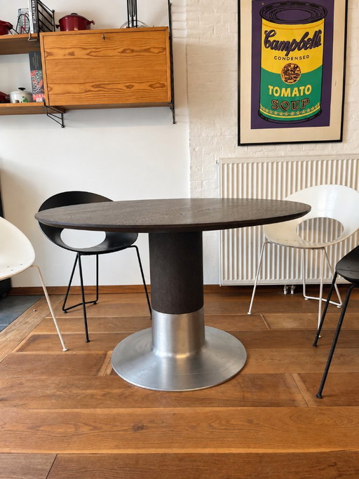 Belle table Arco Balans en bois Morado avec finition mate.